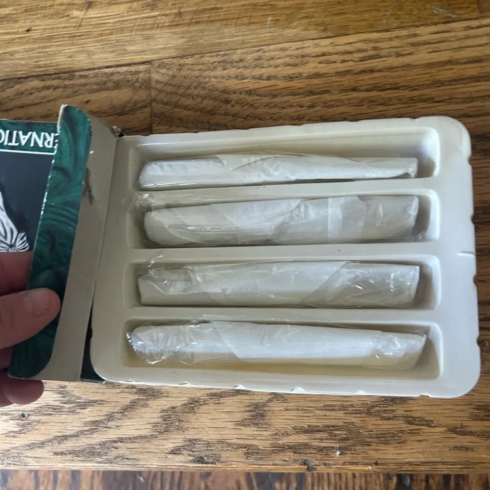 NWT International Silver Company Set of 4 Spreader Knives Silver Plated Vintage